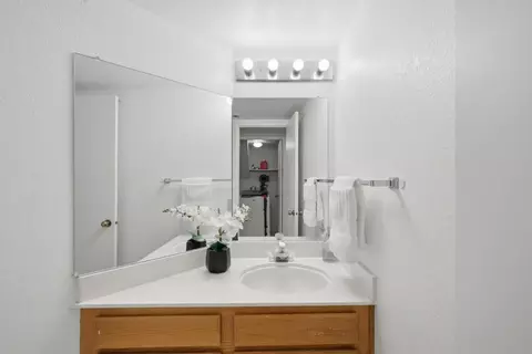 Bath - 201 Knights Cir, Vallejo, CA 94591 photo 1 of 3