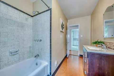 Bath - 338 Alexander St, Salinas, CA 93901 photo 1 of 2