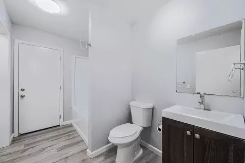 Bath - 1708 Vosti Ave, Soledad, CA 93960 photo 1 of 4
