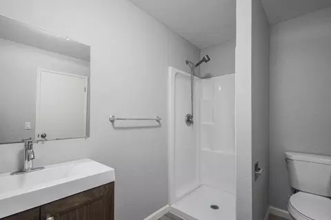 Bath - 1708 Vosti Ave, Soledad, CA 93960 photo 3 of 4