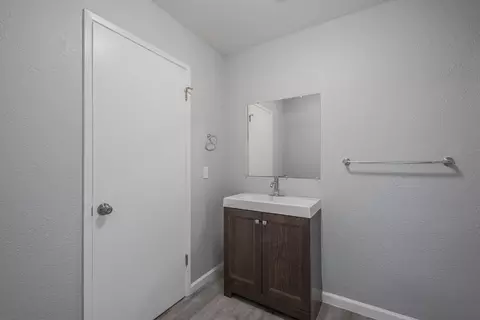 Bath - 1708 Vosti Ave, Soledad, CA 93960 photo 4 of 4