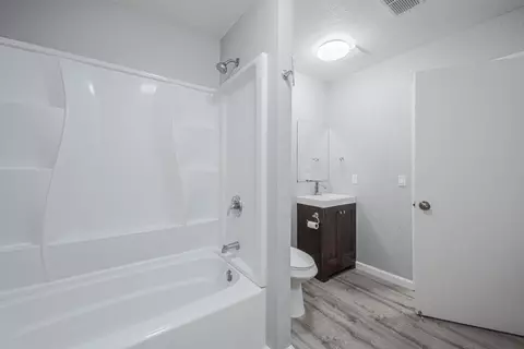 Bath - 1708 Vosti Ave, Soledad, CA 93960 photo 2 of 4