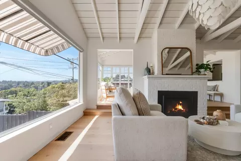 Living - 221 Highland Dr, Aptos, CA 95003 photo 3 of 8