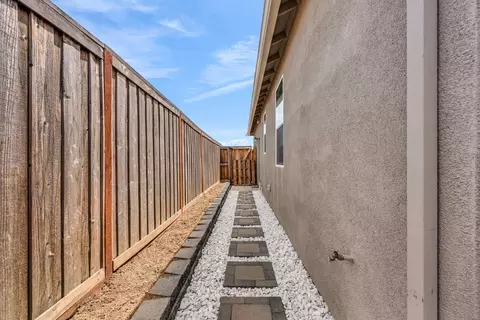 Exterior - 673 Dorset Dr, Patterson, CA 95363 photo 4 of 9