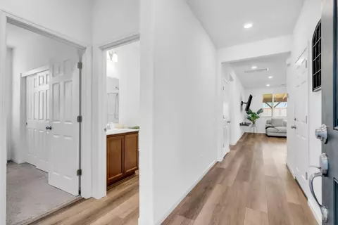 Entry Way - 673 Dorset Dr, Patterson, CA 95363 photo 3 of 11