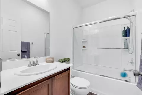 Bath - 673 Dorset Dr, Patterson, CA 95363 photo 1 of 1