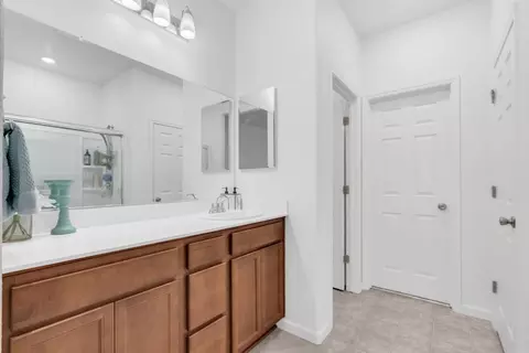 Entry Way - 673 Dorset Dr, Patterson, CA 95363 photo 8 of 11