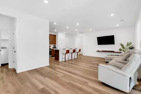 Entry Way - 673 Dorset Dr, Patterson, CA 95363 photo 5 of 11