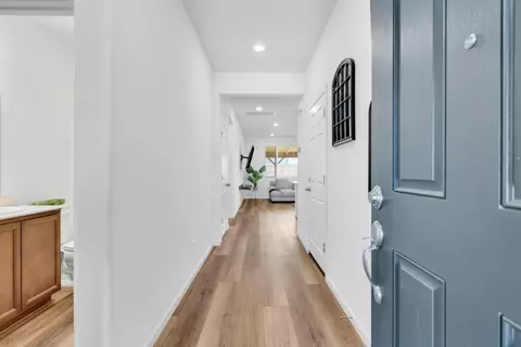Entry Way - 673 Dorset Dr, Patterson, CA 95363 photo 2 of 11