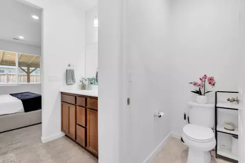 Entry Way - 673 Dorset Dr, Patterson, CA 95363 photo 11 of 11