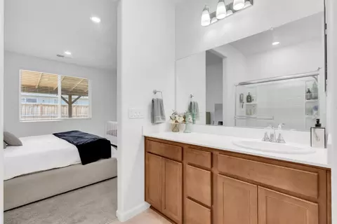 Entry Way - 673 Dorset Dr, Patterson, CA 95363 photo 10 of 11