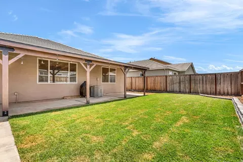 Exterior - 673 Dorset Dr, Patterson, CA 95363 photo 7 of 9