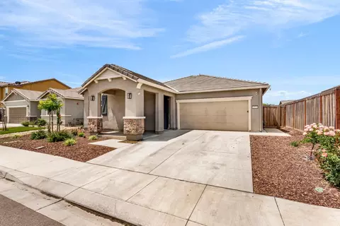 Exterior - 673 Dorset Dr, Patterson, CA 95363 photo 3 of 9