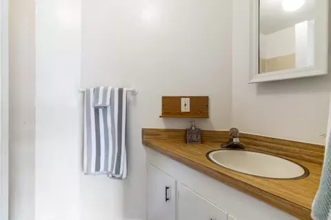 Bath - 375 Bancroft Way, Pacifica, CA 94044 photo 3 of 3