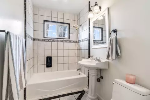 Bath - 375 Bancroft Way, Pacifica, CA 94044 photo 1 of 3