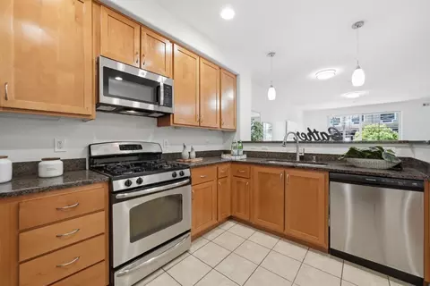 Kitchen - 1388 Broadway 285, Millbrae, CA 94030 photo 2 of 3