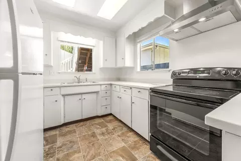 Kitchen - 616 Oak Dr A, Capitola, CA 95010 photo 5 of 6