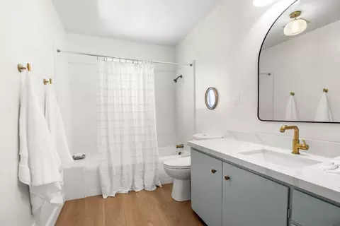 Bath - 616 Oak Dr A, Capitola, CA 95010 photo 1 of 9
