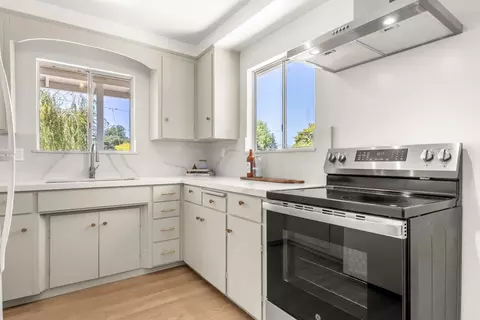 Kitchen - 616 Oak Dr A, Capitola, CA 95010 photo 3 of 6