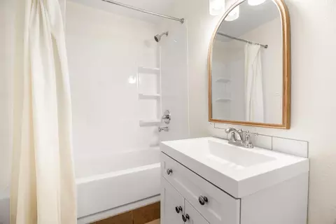 Bath - 4057 Cory St, Soquel, CA 95073 photo 1 of 1