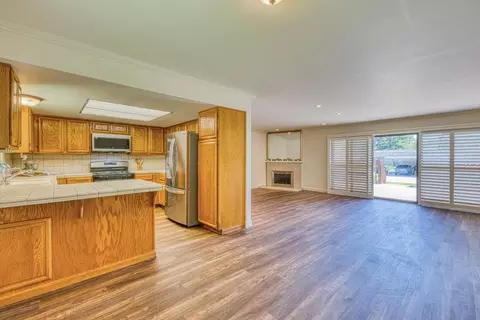 Living - 23799 Monterey Salinas Hwy 44, Salinas, CA 93908 photo 5 of 5