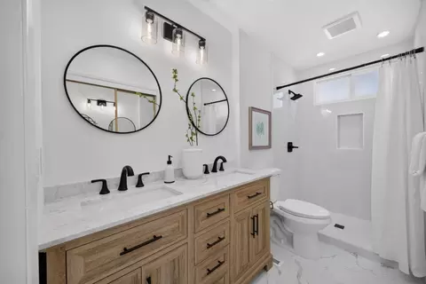 Bath - 1176 Grand Teton Dr, Pacifica, CA 94044 photo 2 of 6