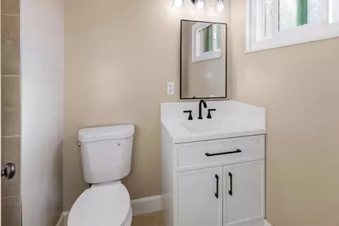 Bath - 788 Bedford Dr, Salinas, CA 93901 photo 4 of 5