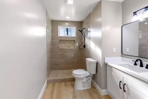 Bath - 788 Bedford Dr, Salinas, CA 93901 photo 1 of 5