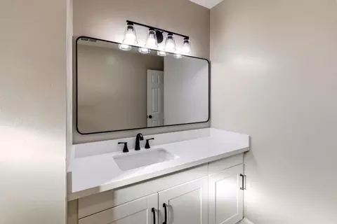 Bath - 788 Bedford Dr, Salinas, CA 93901 photo 3 of 5