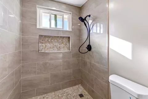 Bath - 788 Bedford Dr, Salinas, CA 93901 photo 2 of 5