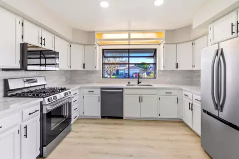 Kitchen - 788 Bedford Dr, Salinas, CA 93901 photo 2 of 4