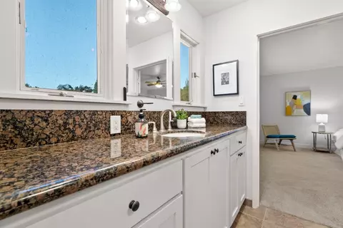 Bath - 7337 Glen Haven Rd, Soquel, CA 95073 photo 2 of 4
