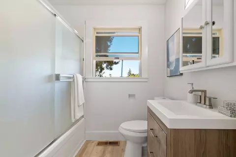 Bath - 7337 Glen Haven Rd, Soquel, CA 95073 photo 1 of 4