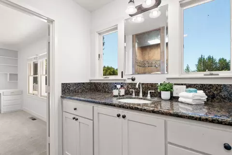 Bath - 7337 Glen Haven Rd, Soquel, CA 95073 photo 3 of 4