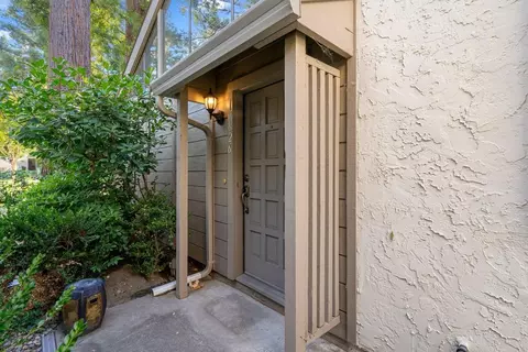 19626 Vineyard Ln, Saratoga, CA 95070