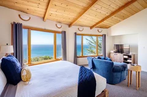 Bedroom - 40990 Highway 1, Big Sur, CA 93920 photo 3 of 5