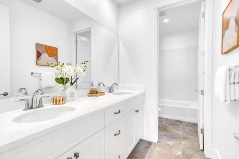 Bath - 8576 Tailwind Ave, Newark, CA 94560 photo 2 of 2