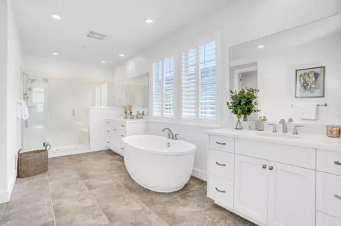 Bath - 8576 Tailwind Ave, Newark, CA 94560 photo 1 of 2