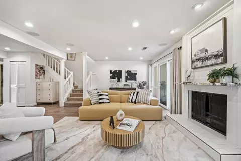 19124 Vineyard Ln, Saratoga, CA 95070