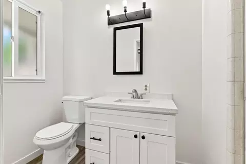 Bath - 1909 Evergreen Ave, Modesto, CA 95350 photo 2 of 3