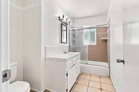 Bath - 1909 Evergreen Ave, Modesto, CA 95350 photo 1 of 3