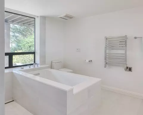 Bath - 3029 Forest Way, Pebble Beach, CA 93953 photo 2 of 5