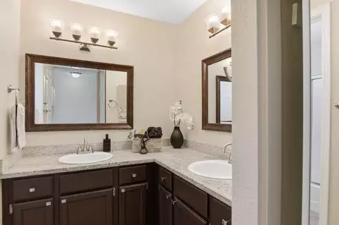Bath - 8710 Jan Dr, Gilroy, CA 95020 photo 2 of 3