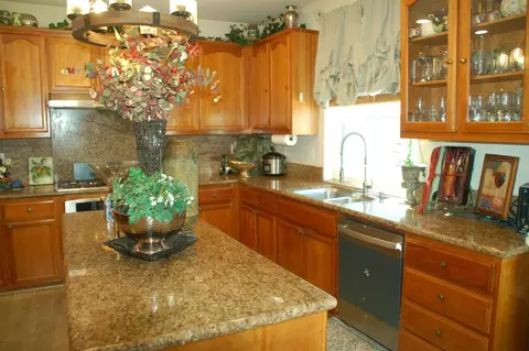 Kitchen - Tulloch Dr, Tracy, CA 95304 photo 4 of 4