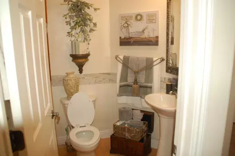 Bath - Tulloch Dr, Tracy, CA 95304 photo 1 of 3