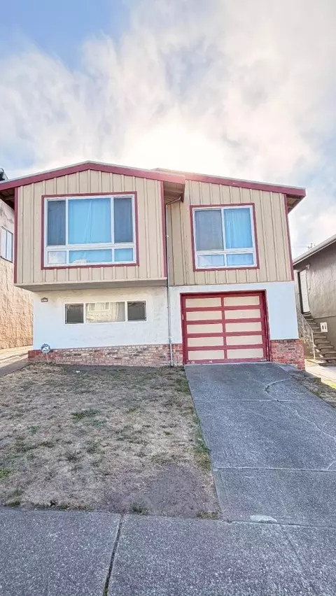 672 Saint Francis Blvd, Daly City, CA 94015