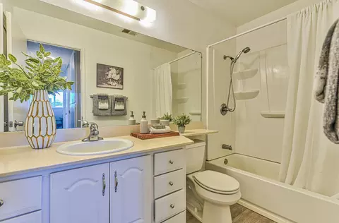 Bath - 4402 Starboard Ct, Soquel, CA 95073 photo 2 of 3