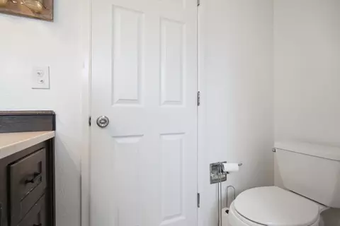 Bath - 865 Locust Ave, Manteca, CA 95337 photo 2 of 3