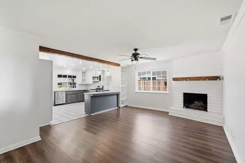 Living - 865 Locust Ave, Manteca, CA 95337 photo 1 of 5