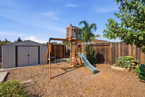 Exterior - 865 Locust Ave, Manteca, CA 95337 photo 5 of 7